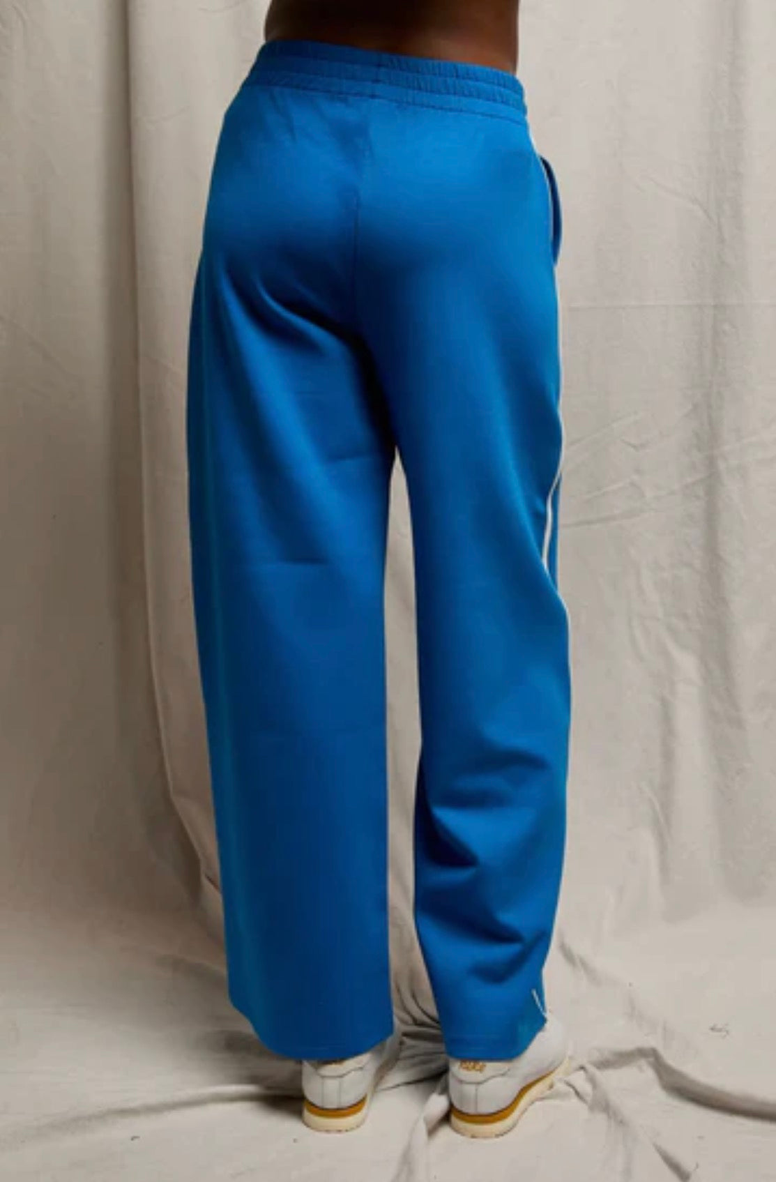 Perfect White Tee Mikos Pant