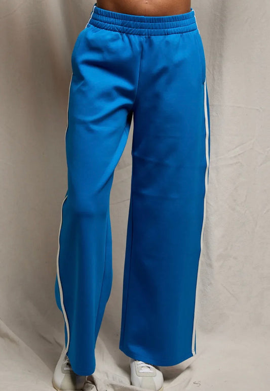 Perfect White Tee Mikos Pant