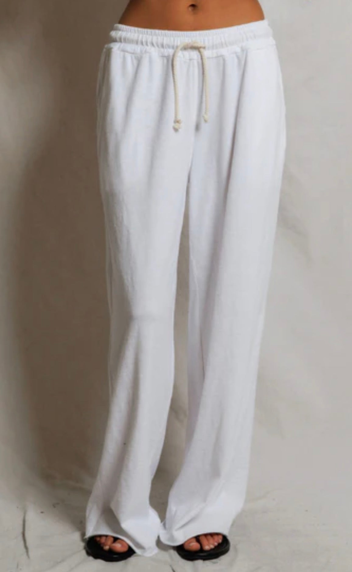 Perfect White Tee Shakira Pants