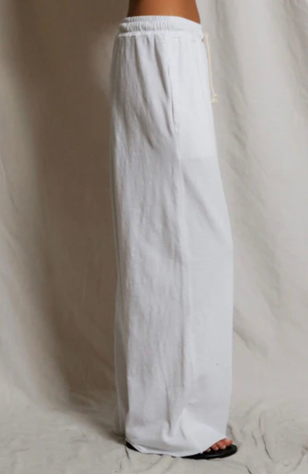 Perfect White Tee Shakira Pants